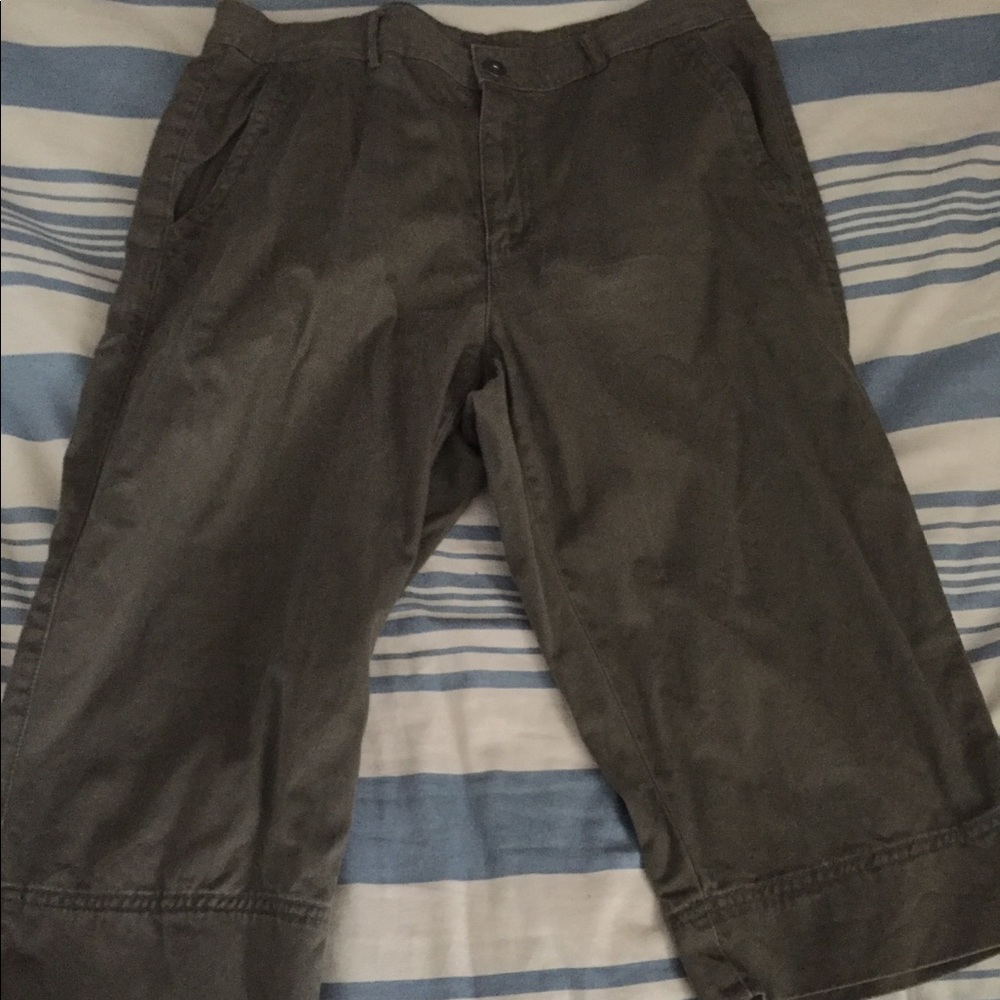 Liz Claiborne dark green Capris